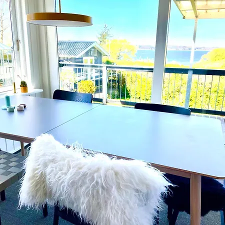 Dom wakacyjny Dejligt Med Udsigt Over Fjorden Løgstrup